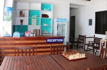 Cokes Surf Camp Hotel Thulusdhoo Kültér fotó